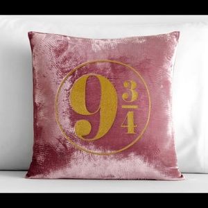 Pottery Barn Teen Harry Potter 9 3/4 Pillow Cover and Insert